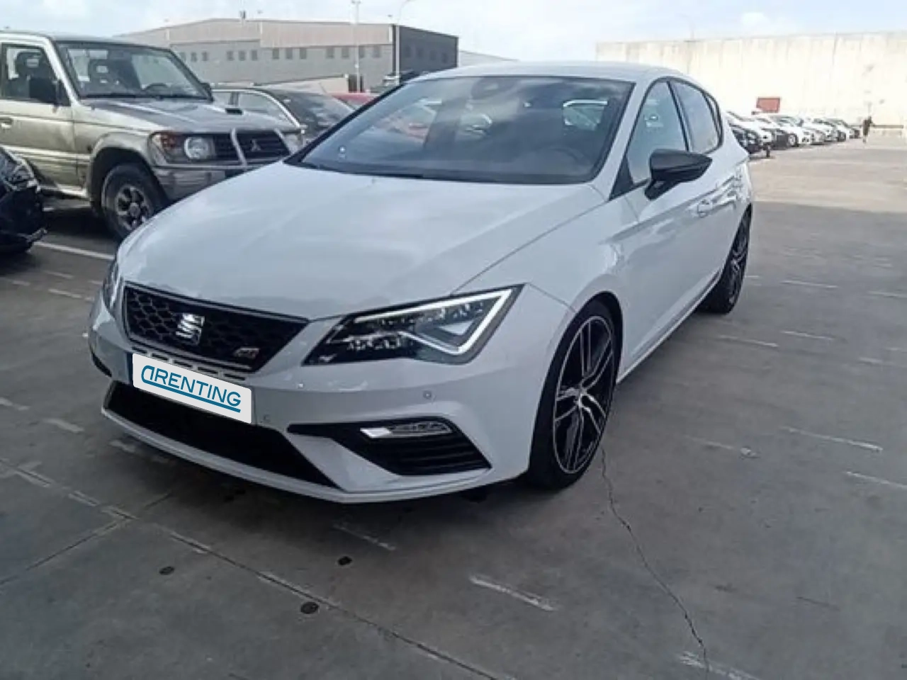 Renting SEAT Leon ST 2.0 TSI S&S Cupra DSG7 290 Blanco