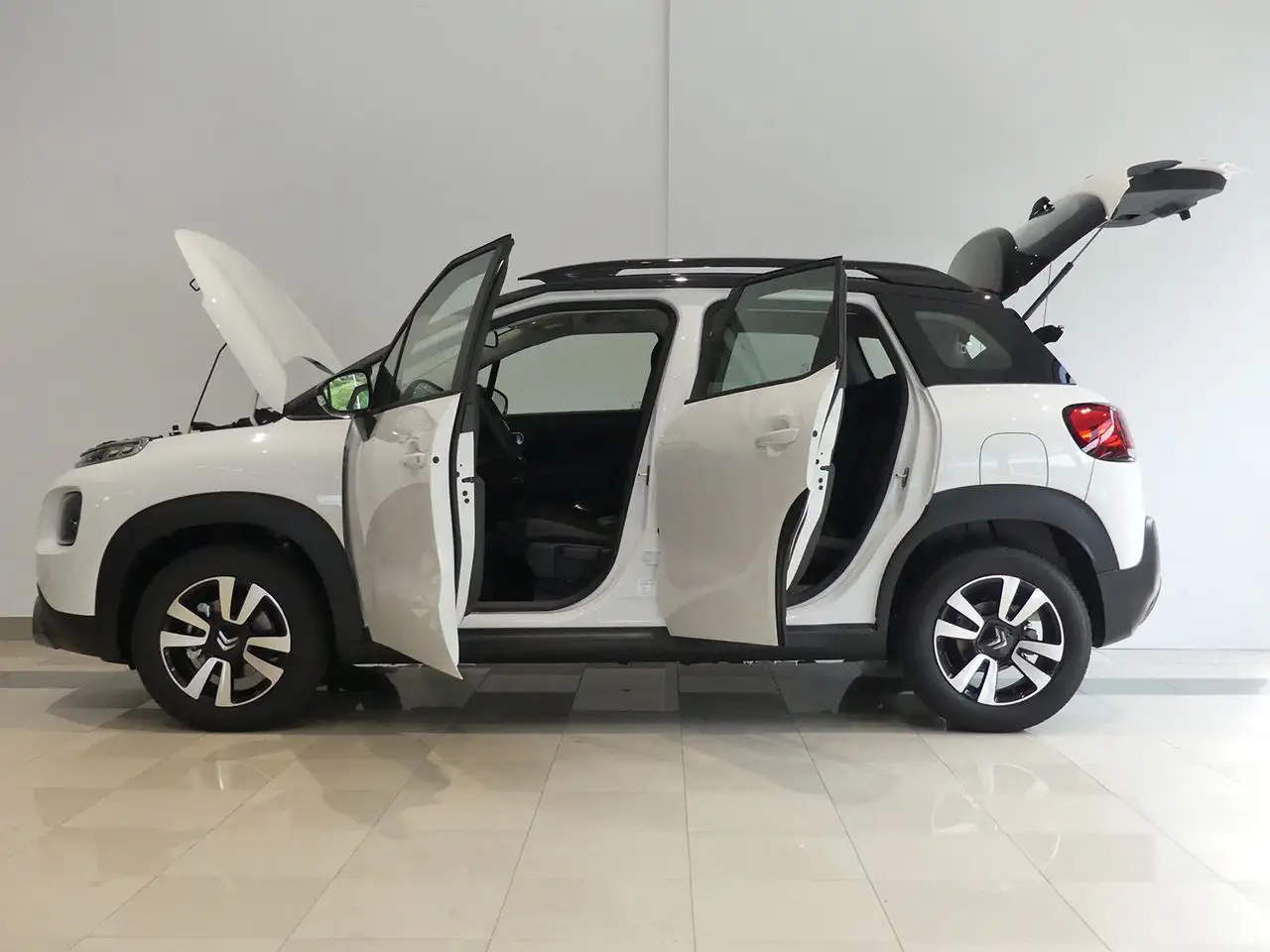 Renting Citroen C3 Aircross SUV  1.2 PureTech 110CV FEEL 81KW 5P Blanco