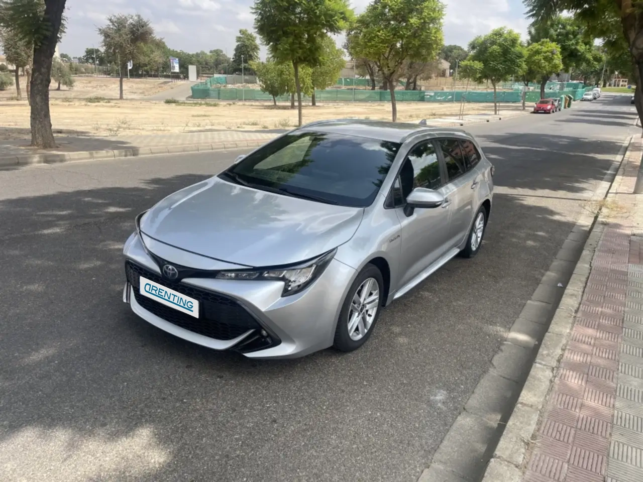 Renting Toyota Corolla Touring Sports 125H Active Tech Gris 1