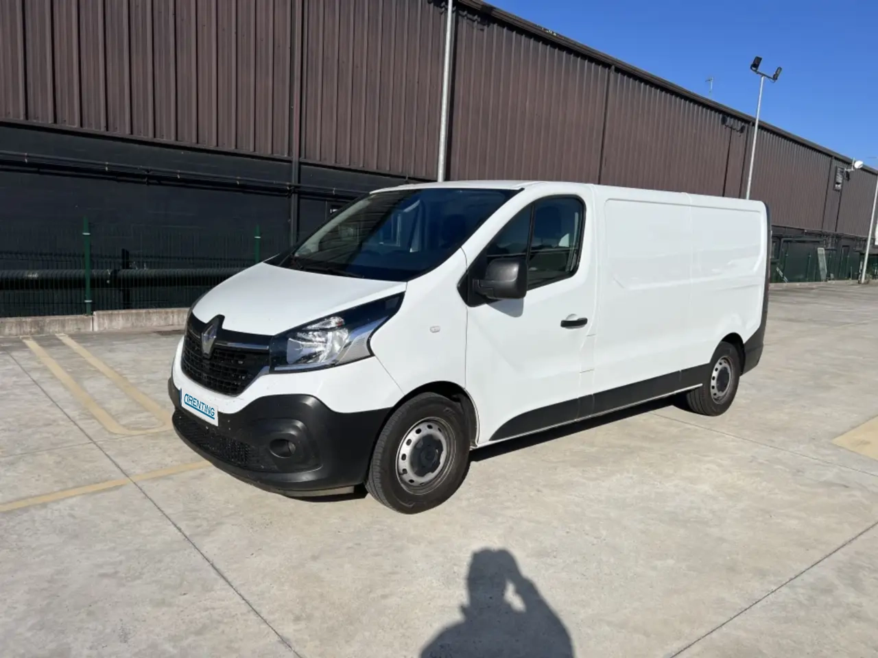 Renting Renault Trafic Furgón 29 L2H1 Energy BluedCi 107kW Blanco