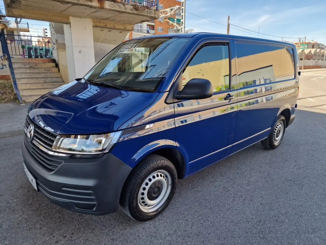 Renting Volkswagen Transporter Furgón 2.0TDI BMT 81kW Azul