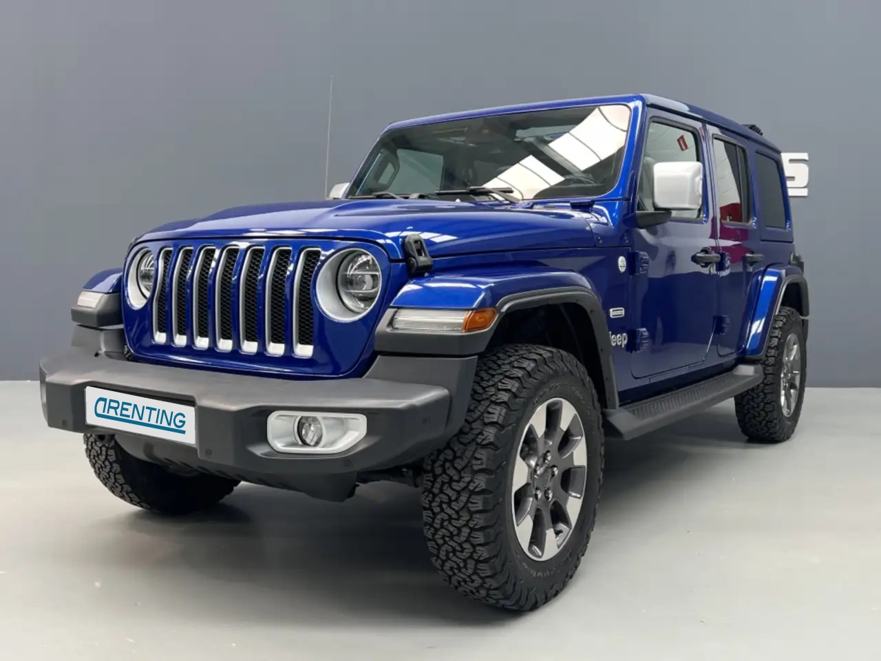 Renting Jeep Wrangler Unlimited 2.0T GME Sahara 8ATX Azul 1