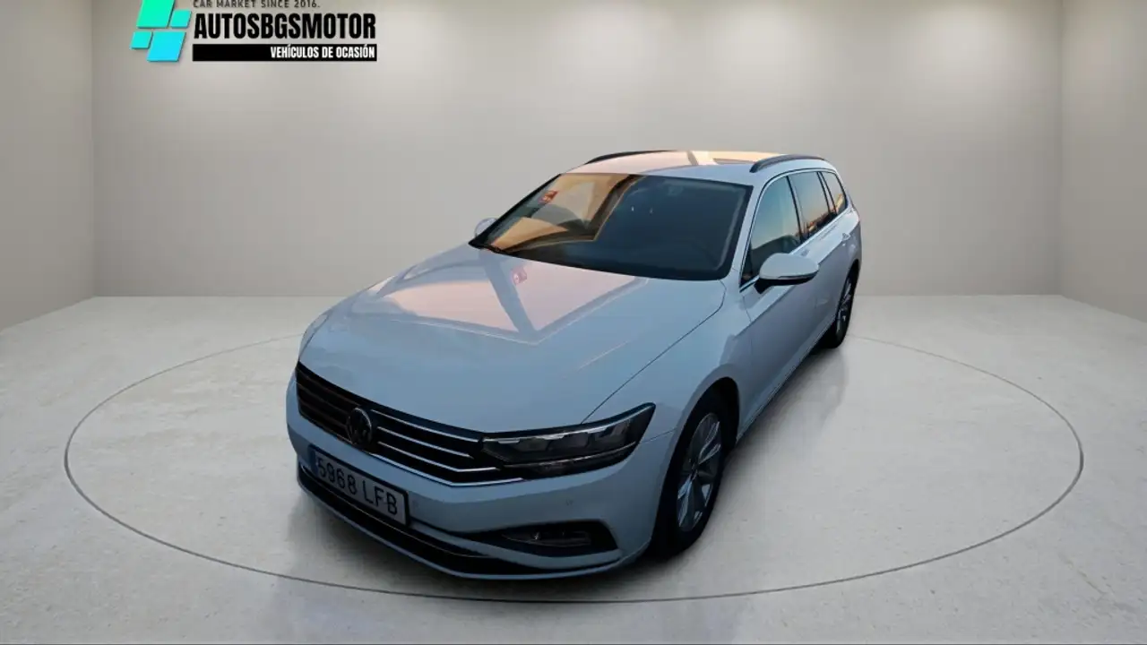 Renting Volkswagen Passat Variant 2.0TDI EVO Executive DGS7 110kW Blanco 1