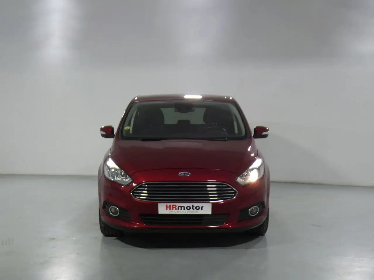 Renting Ford S-Max Vignale 2.0TDCi 150 Rojo