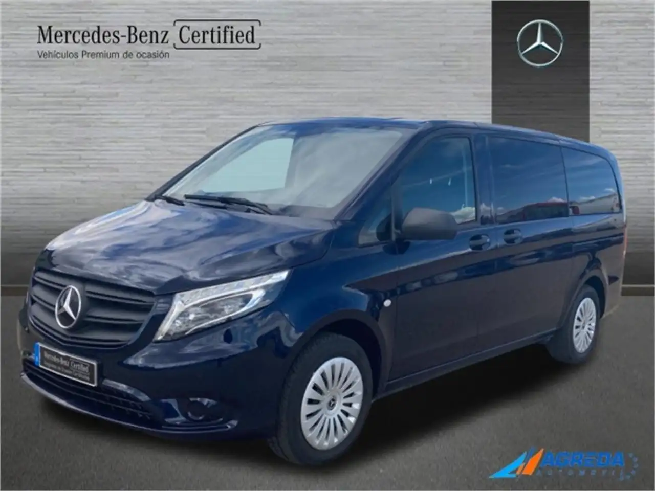 Renting Mercedes-Benz Vito 116CDI AT 120kW Tourer Pro Larga 3