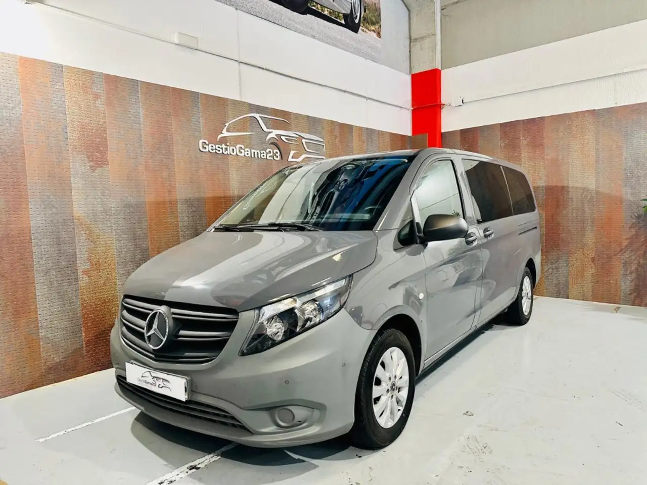 Renting Mercedes-Benz Vito Tourer 114 CDI Pro Larga 9G-Tronic Gris