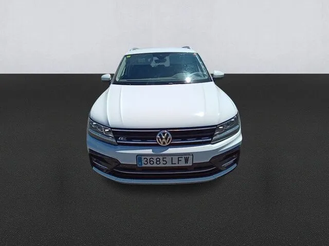 Renting VOLKSWAGEN Tiguan 2.0TDI Advance 110kW