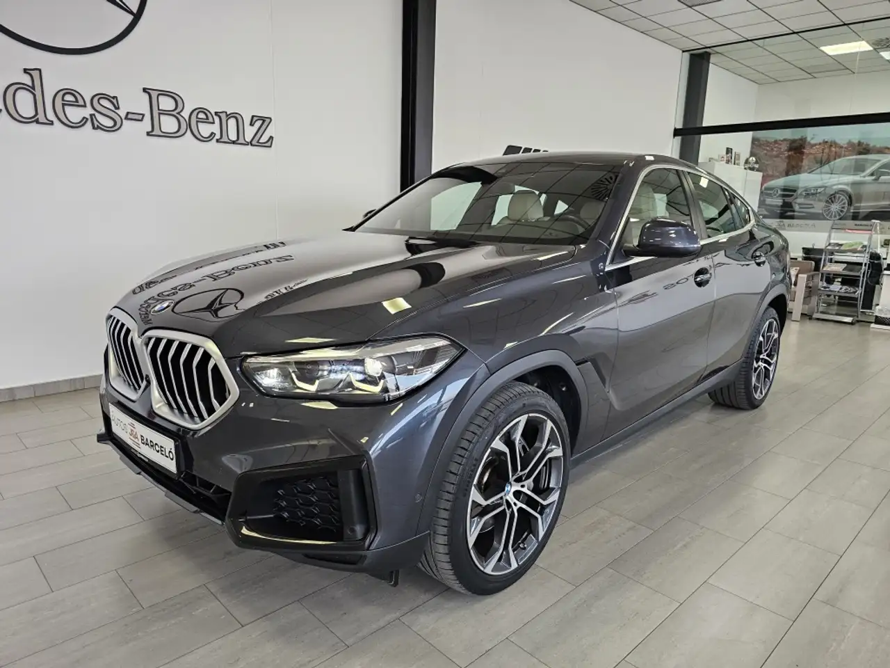 Renting BMW X6 xDrive 40dA xLine Gris