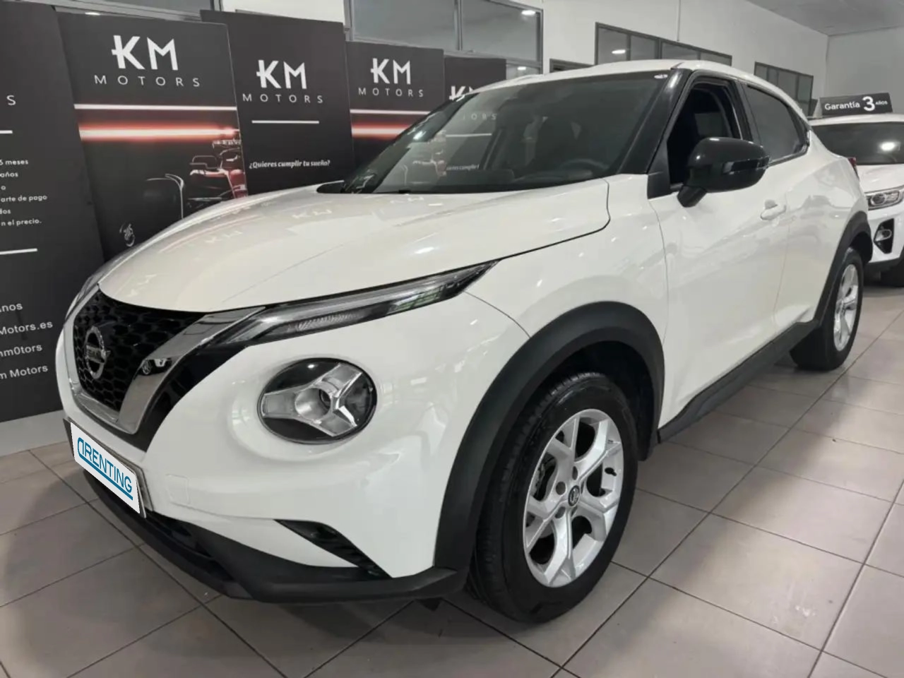 Renting Nissan Juke 1.0 DIG-T Acenta 4×2 114 Blanco 2