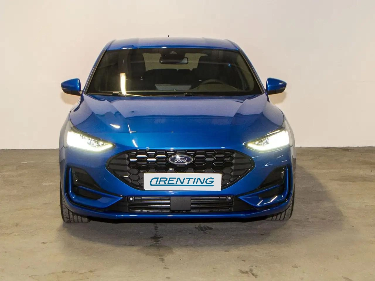 Renting Ford Focus 1.0 ECOBOOST MHEV 114KW ST-LINE X 155 5P Azul 1