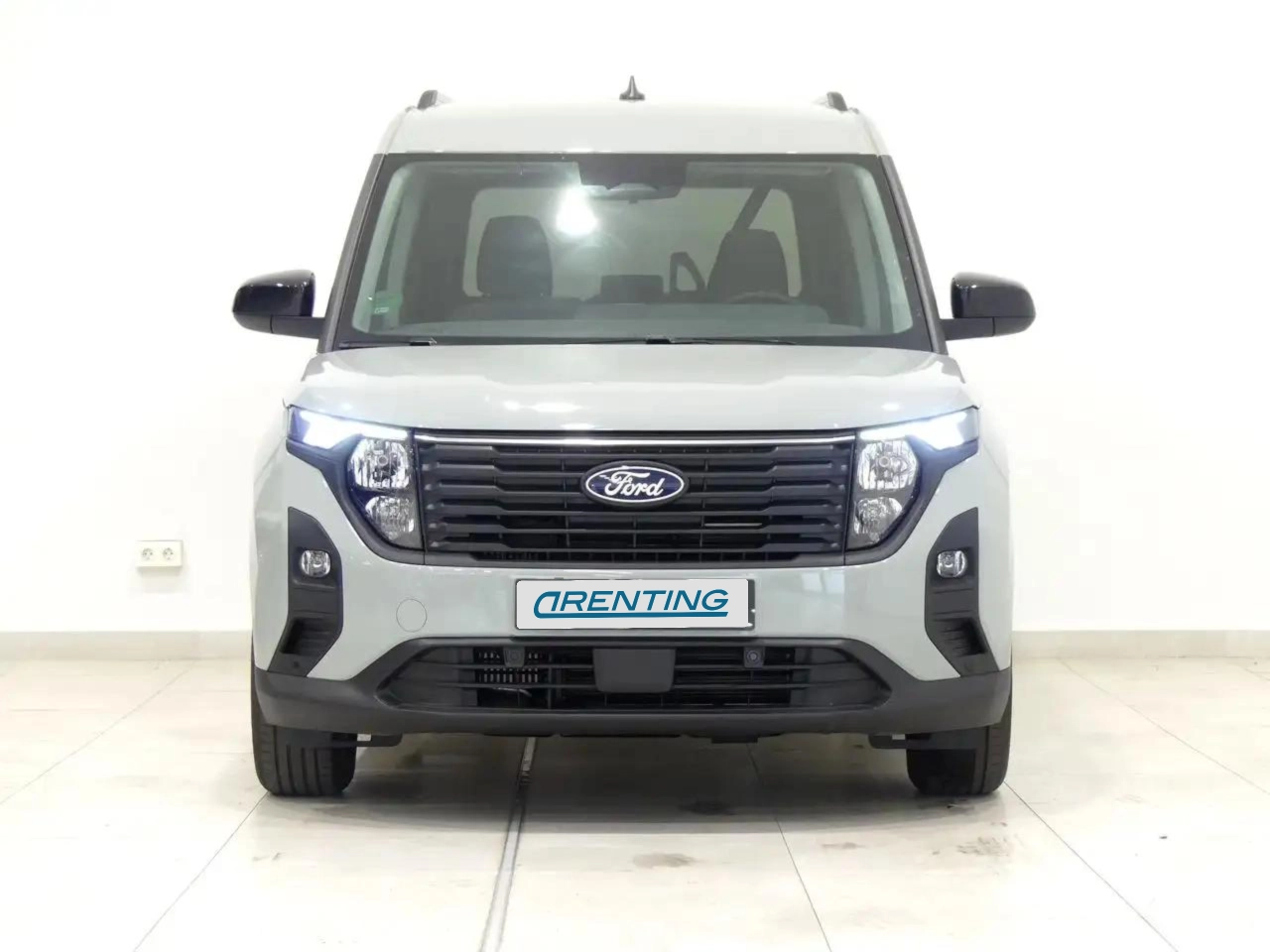 Renting Ford Tourneo Courier 1.0 Ecoboost Titanium Gris