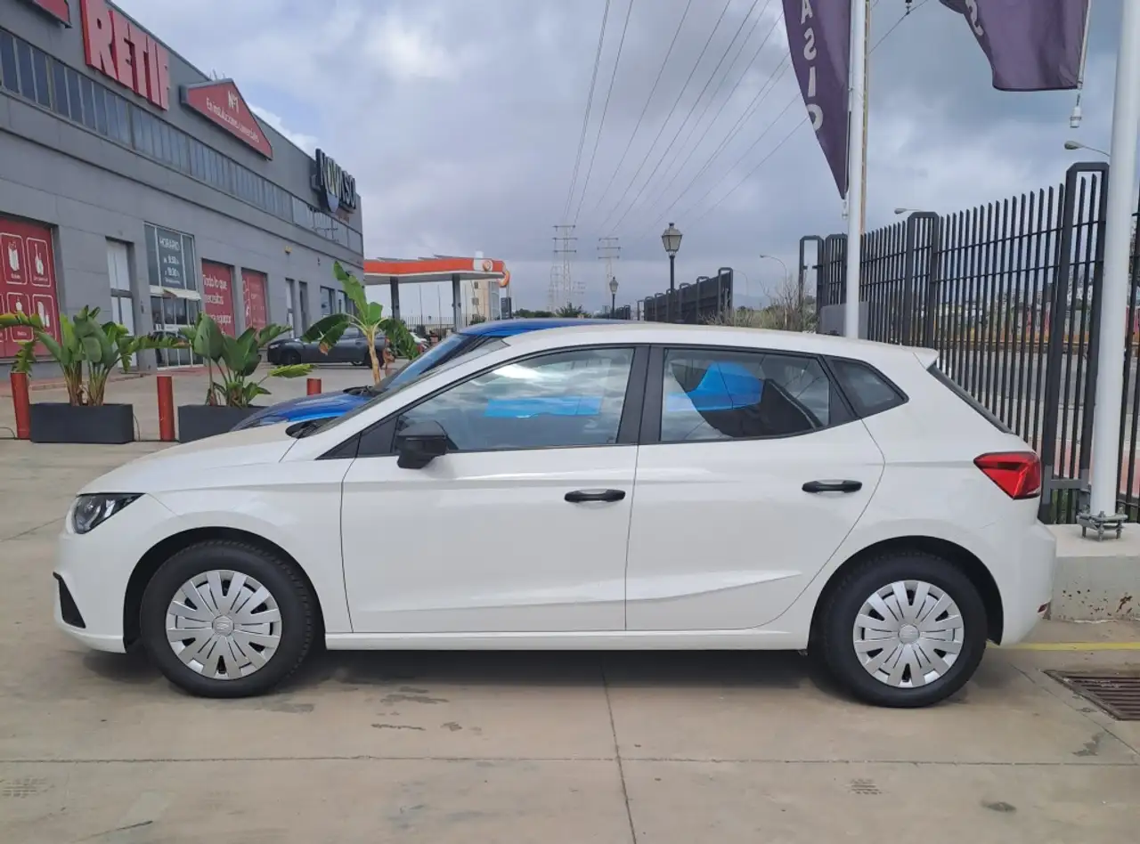 Renting SEAT Ibiza 1.0 MPI S&S Reference 80 Blanco 1