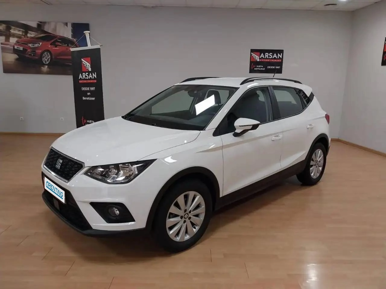 Renting SEAT Arona 1.0 TSI Ecomotive S&S Style 115 Blanco 4