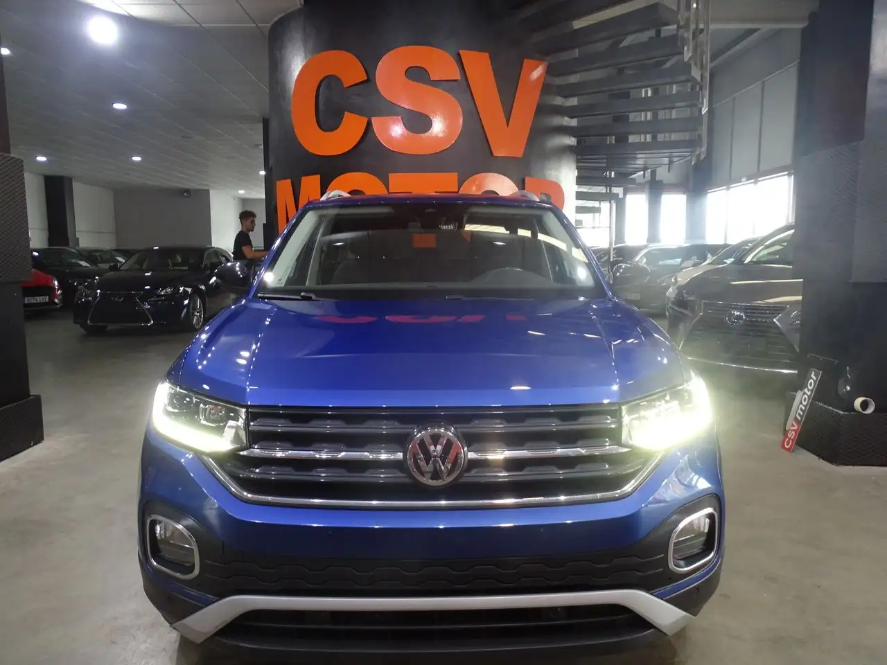 Renting Volkswagen T-Cross 1.0 TSI Sport DSG7 85kW Azul