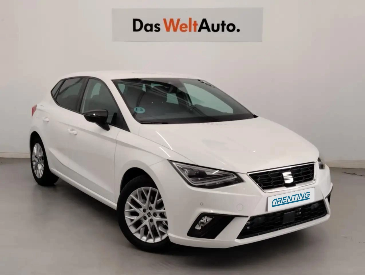 Renting SEAT Ibiza 1.0 TSI S&S FR 110 Blanco 2