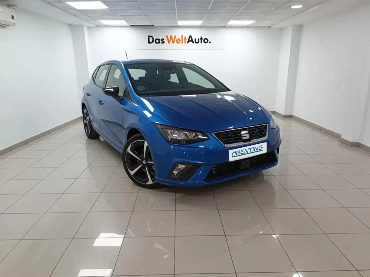 Renting SEAT Ibiza 1.0 TSI S&S FR XS 110 Azul