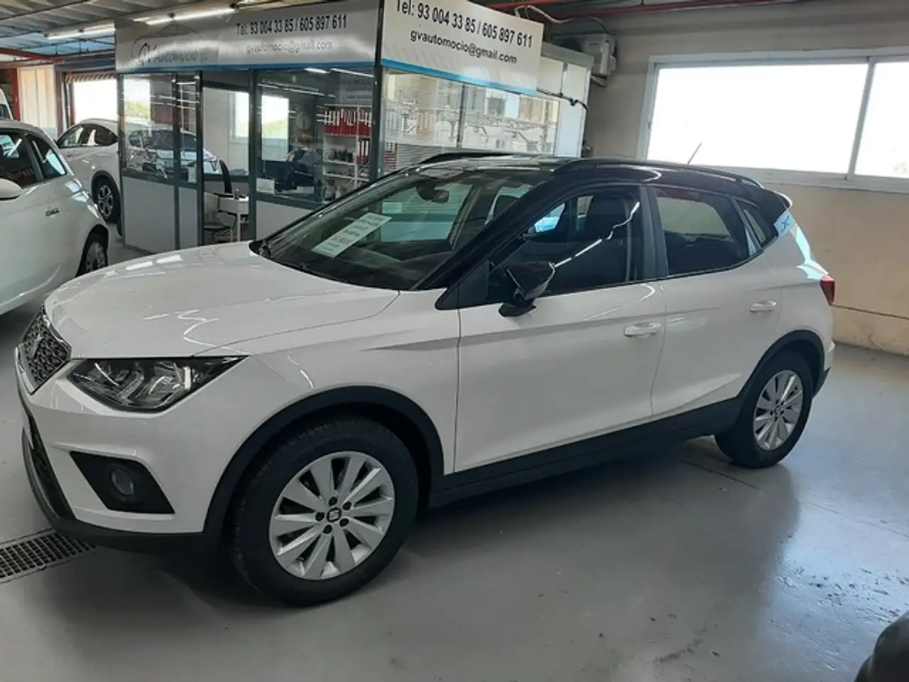 Renting SEAT Arona 1.0 TSI S&S Style 110 Blanco