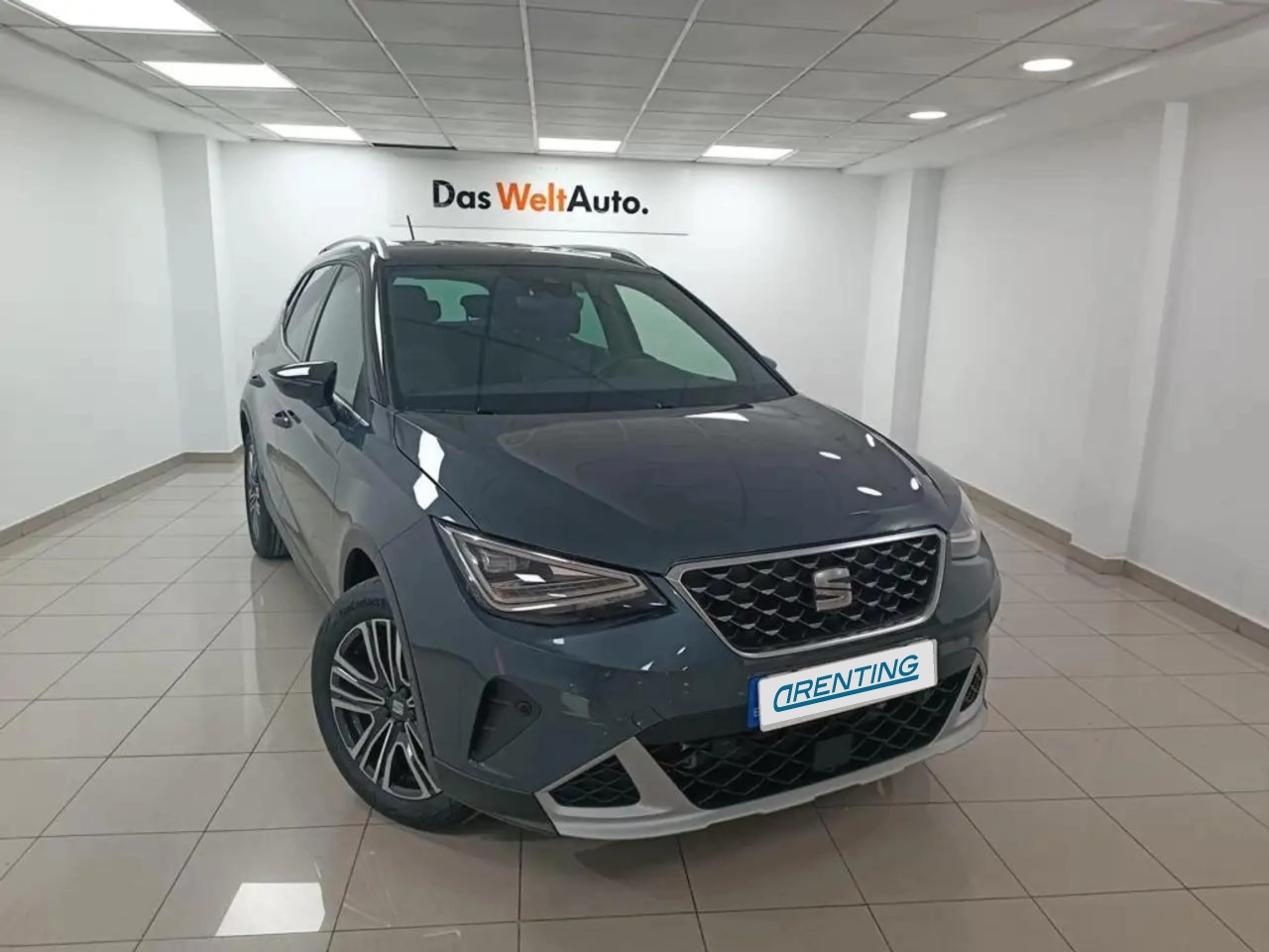 Renting SEAT Arona 1.0 TSI S&S Xperience XS 110 Gris 1