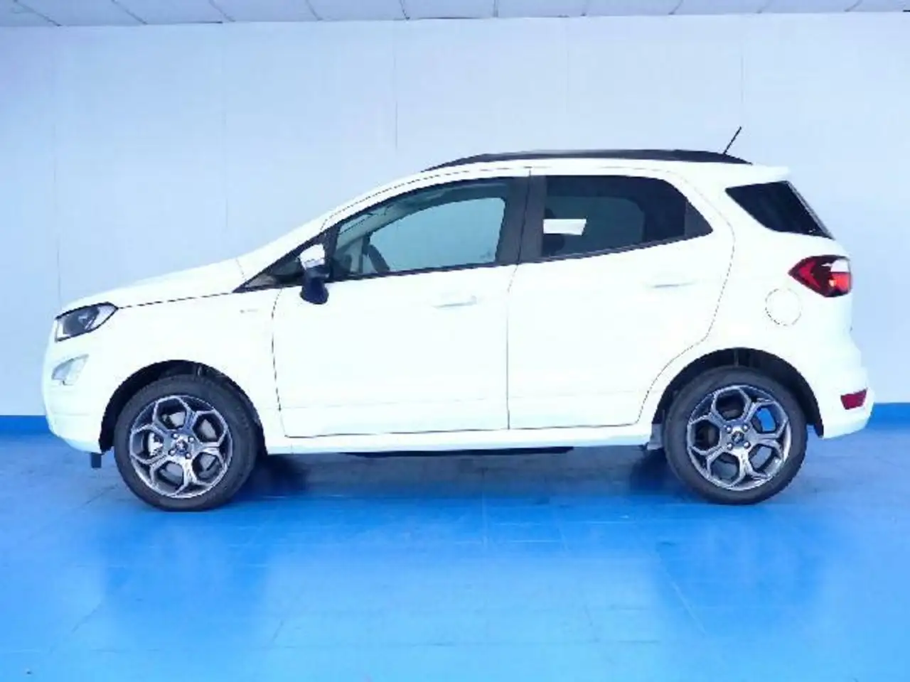 Renting Ford EcoSport 1.0T ECOBOOST 92KW ST LINE 125 5P Blanco 2