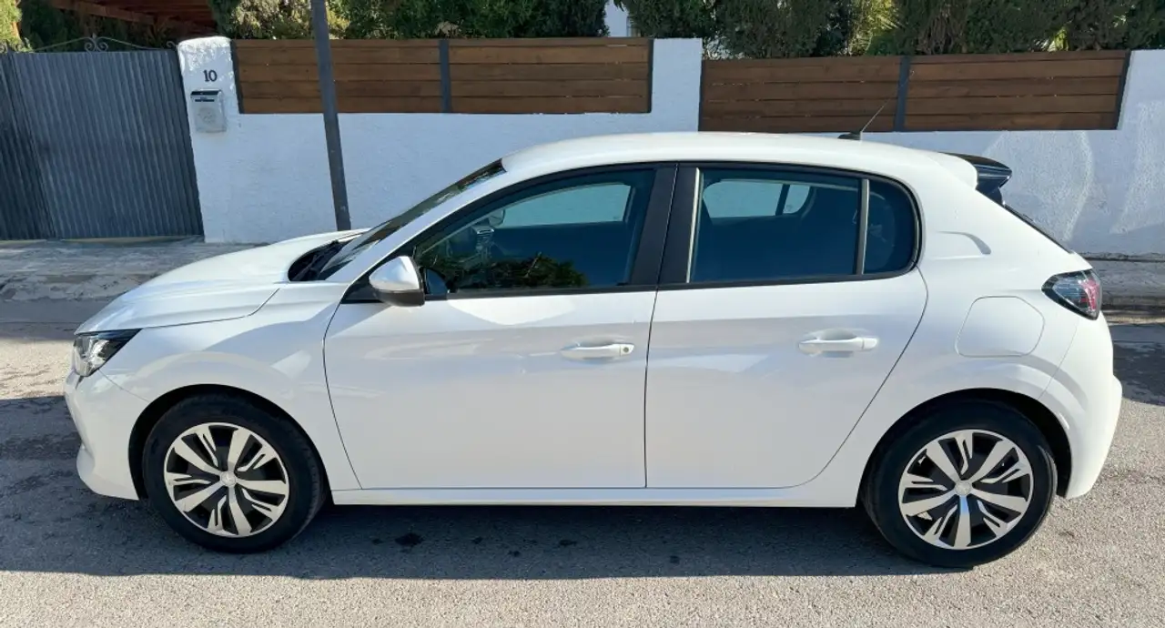 Renting Peugeot 208 1.5 BlueHDi S&S Active Pack 100 Blanco