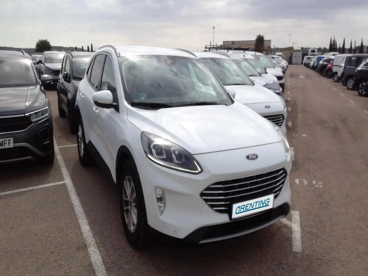 Renting Ford Kuga 1.5 EcoBlue ST-Line FWD 120 Blanco 1