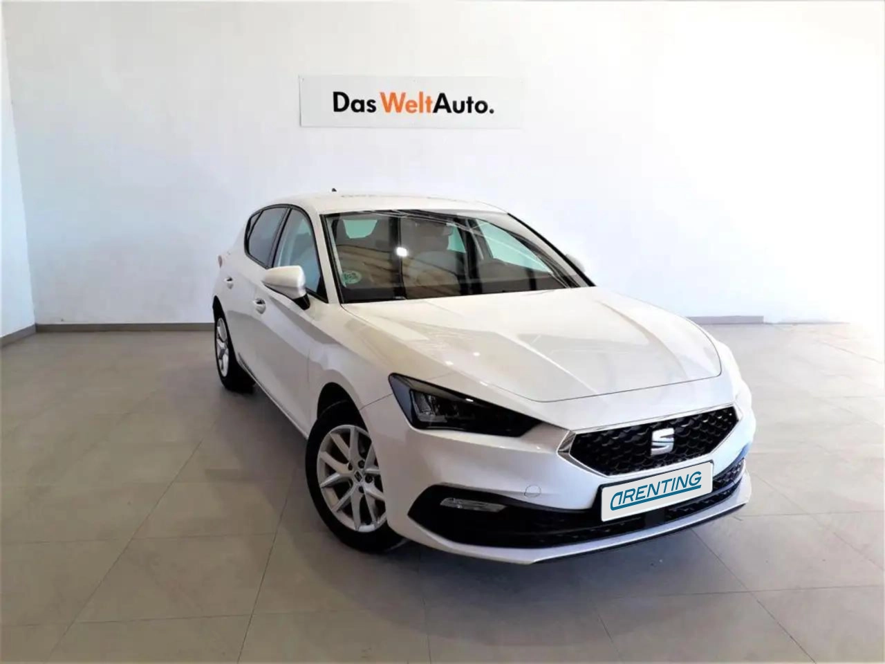 Renting SEAT Leon 1.5 TSI S&S Style XS 130 Blanco 1