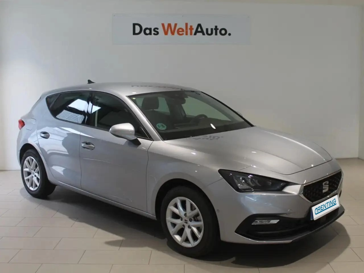 Renting SEAT Leon 1.5 TSI S&S Style XS 130 Plateado 1