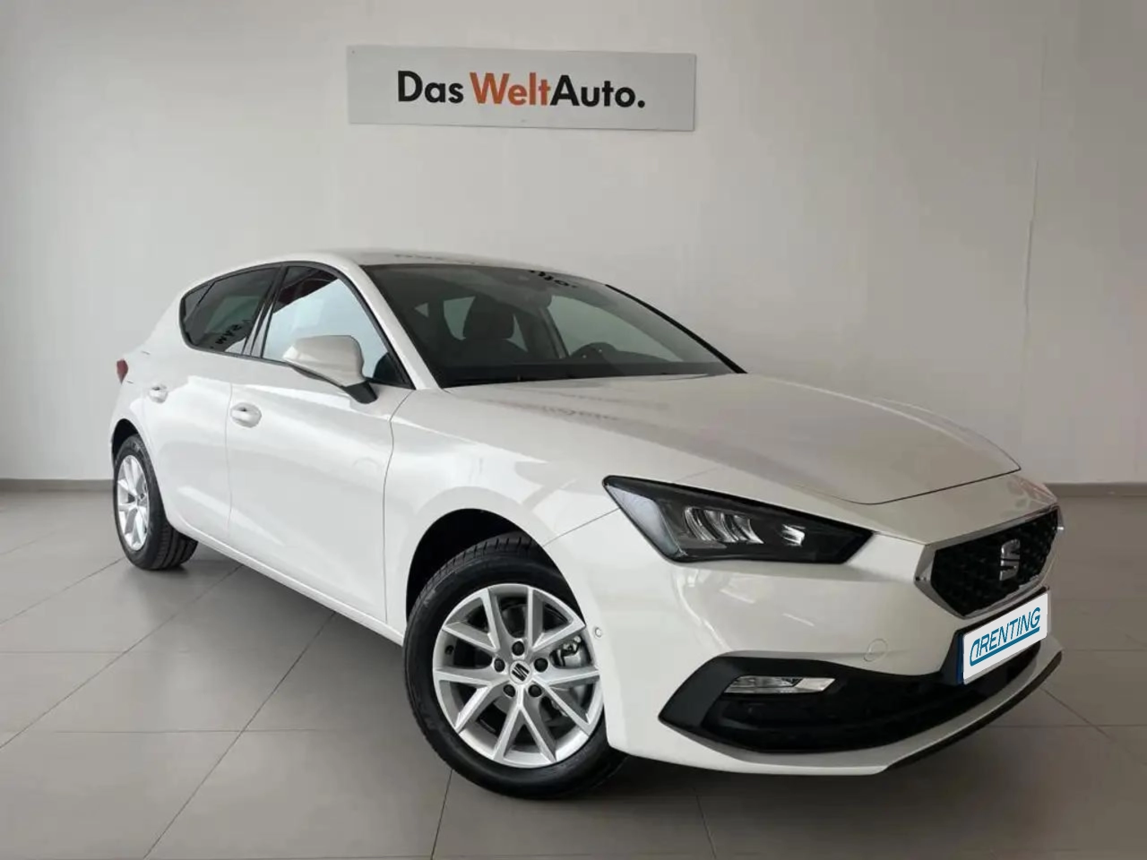 Renting SEAT Leon 1.5 TSI S&S Style XS 130 Blanco 2