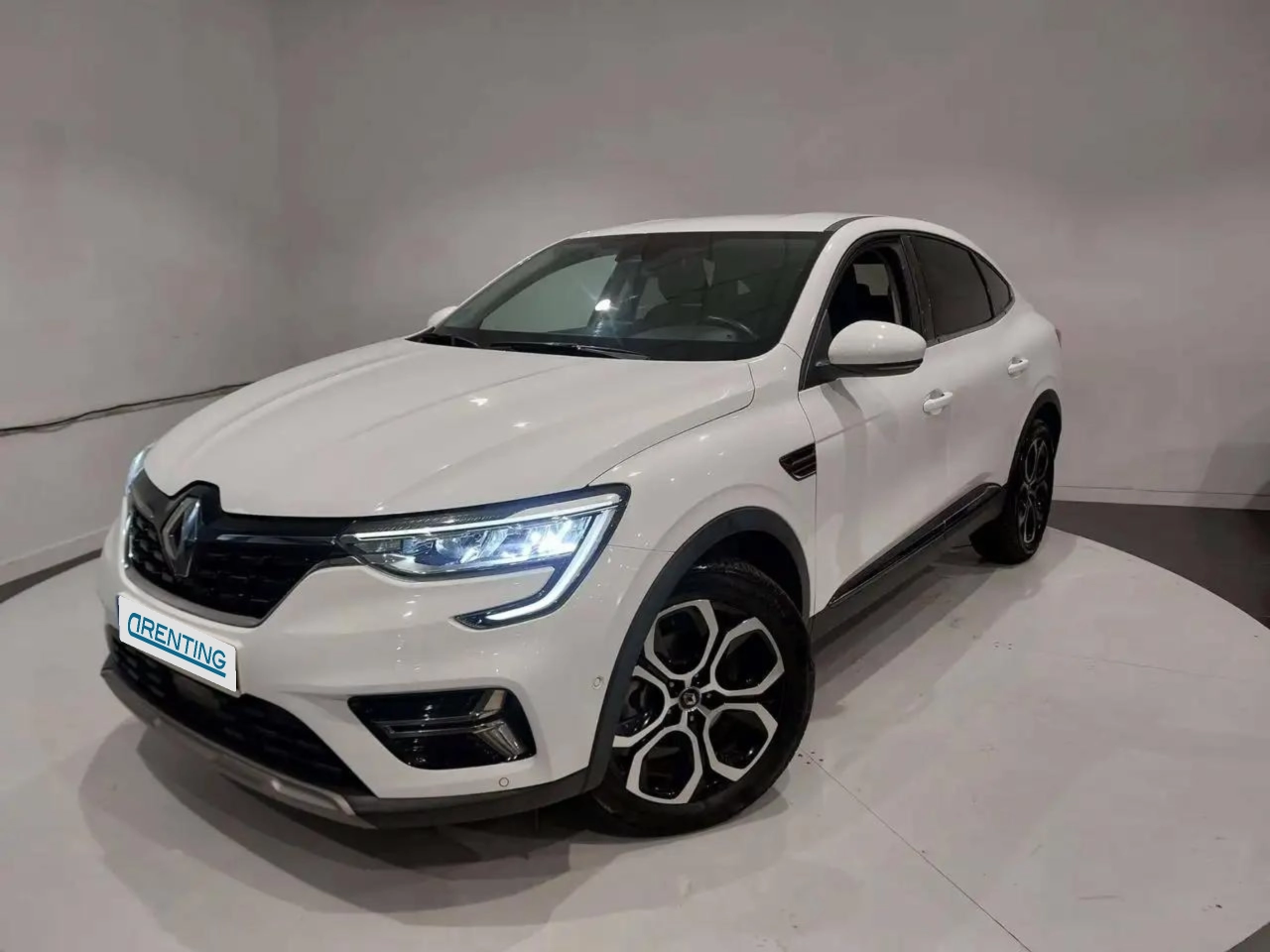 Renting Renault Arkana 1.6 E-Tech Zen 105kW Zen Blanco