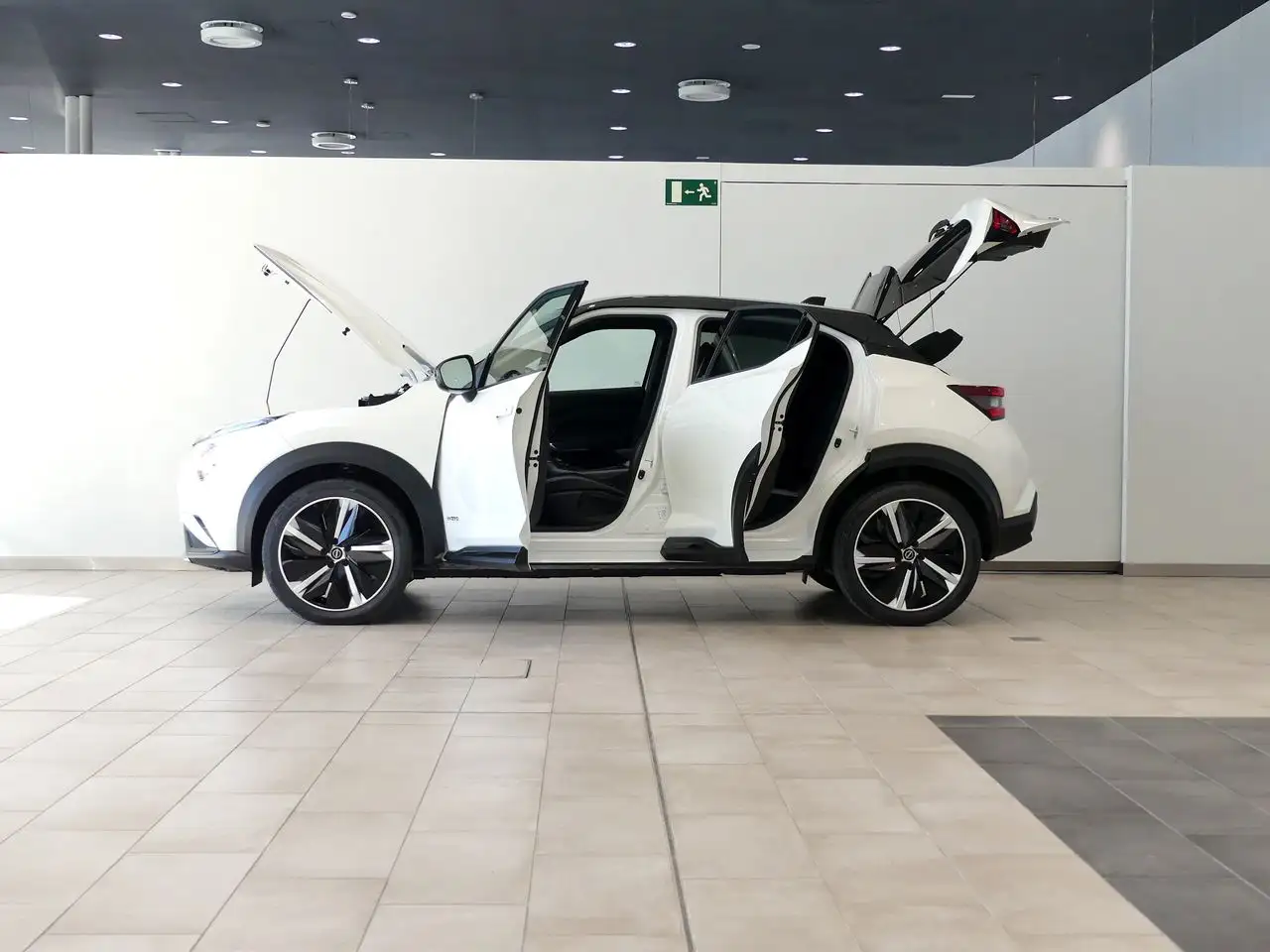 Renting Nissan Juke 1.6 HYBRID HEV 105KW N-DESIGN BLACK A 143 5P Blanco