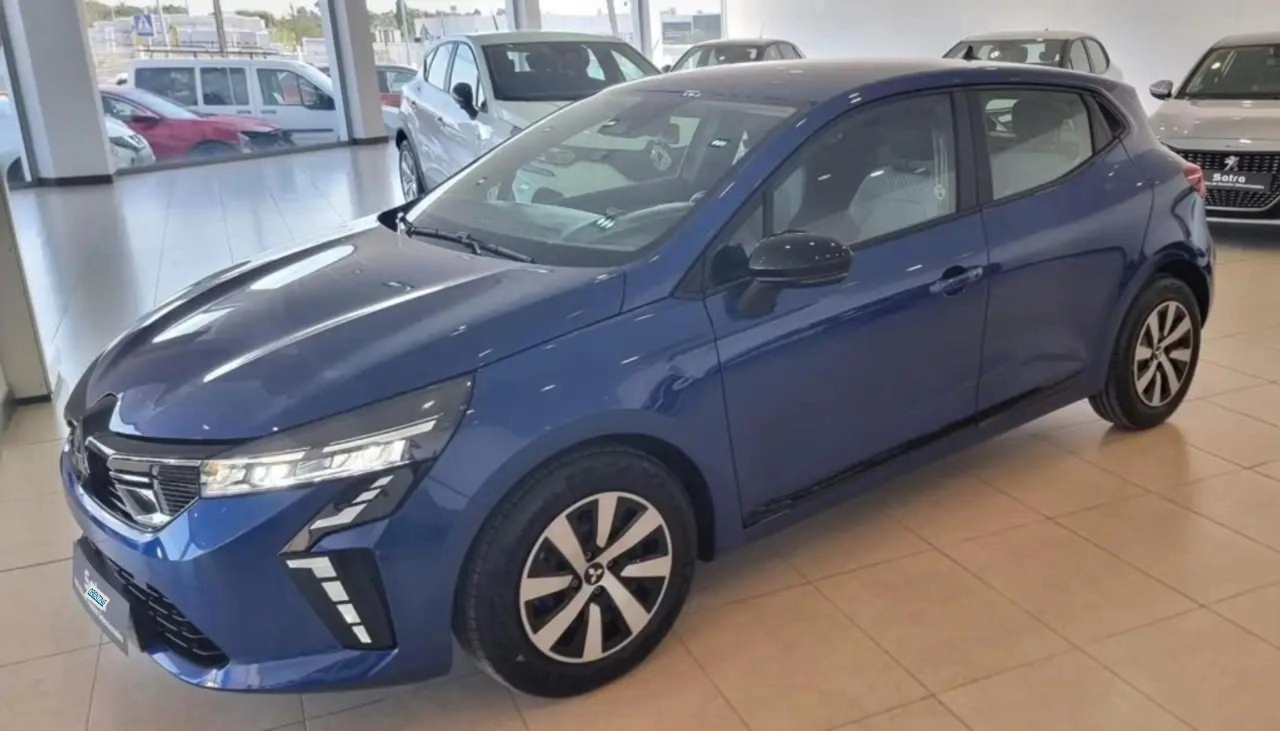 Renting Mitsubishi Colt 100T Motion Azul