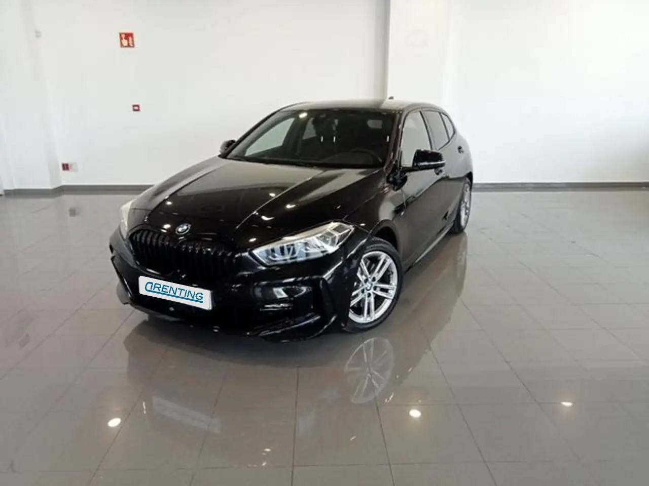 Renting BMW 118 118dA Business Negro