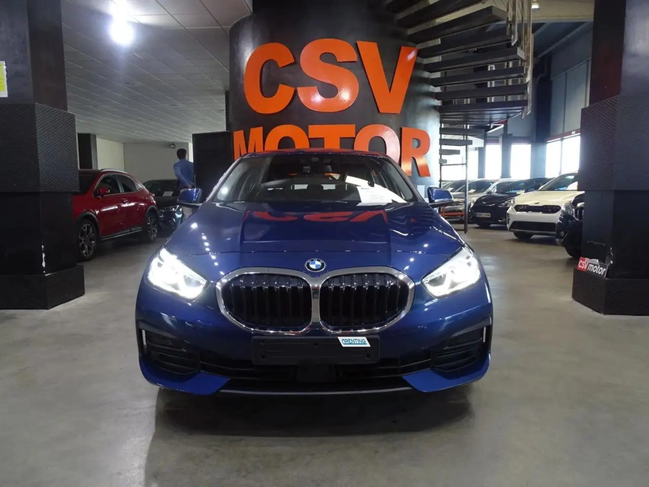 Renting BMW 118 118iA Azul 1