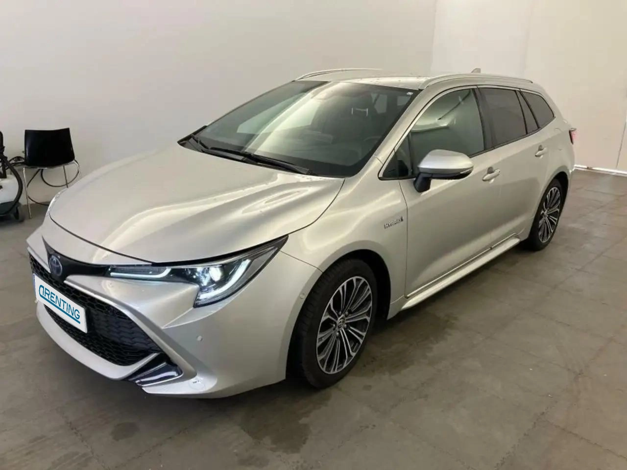 Renting Toyota Corolla 180H ADVANCE E-CVT TOURING SPORT Gris