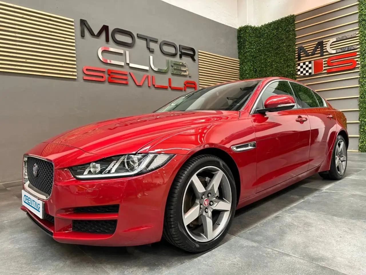 Renting Jaguar XE 2.0 Diesel R-Sport Aut. 180 Rojo