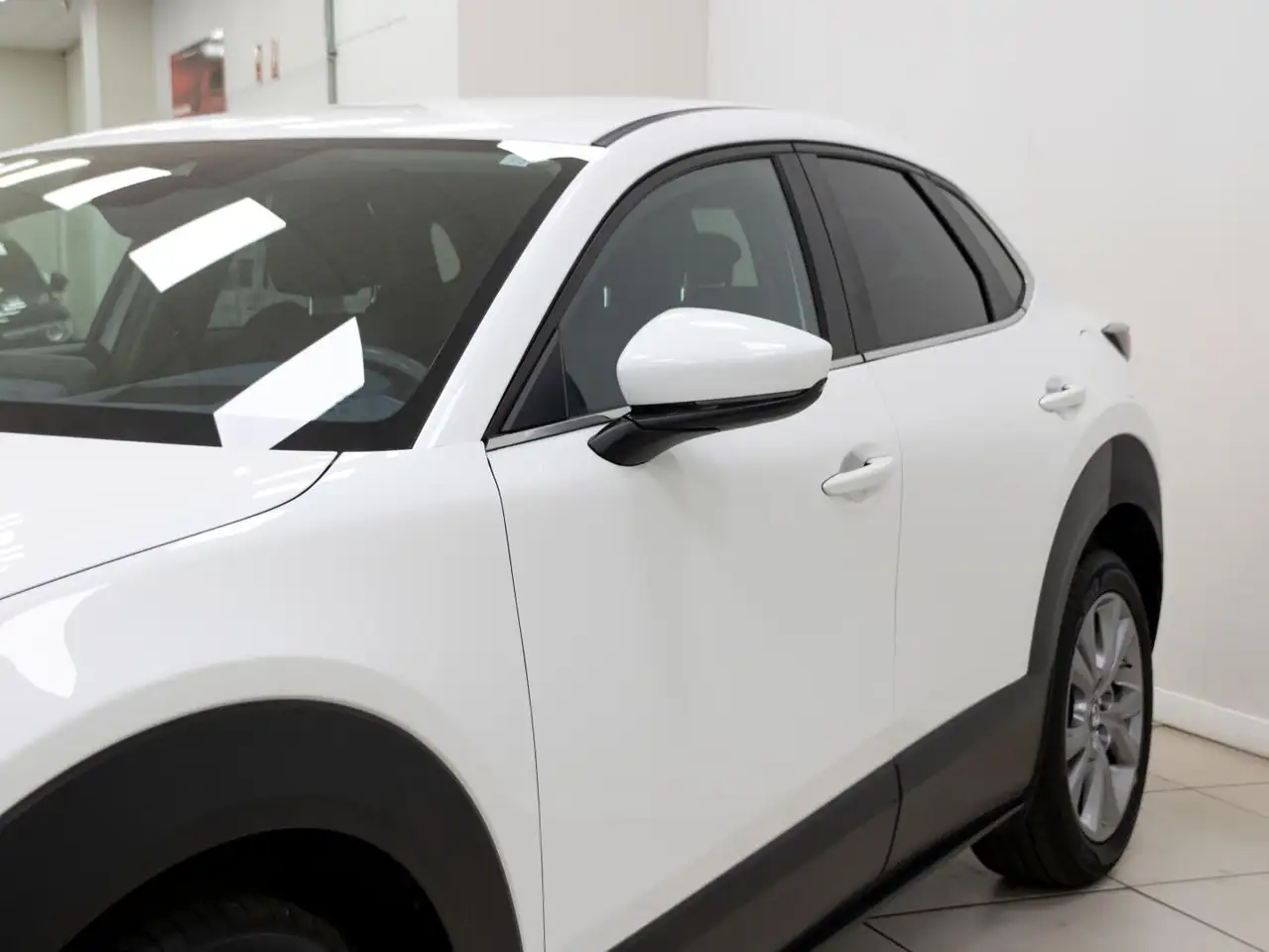 Renting Mazda CX-30 2.0 Skyactiv-G Evolution 2WD 90kW Blanco