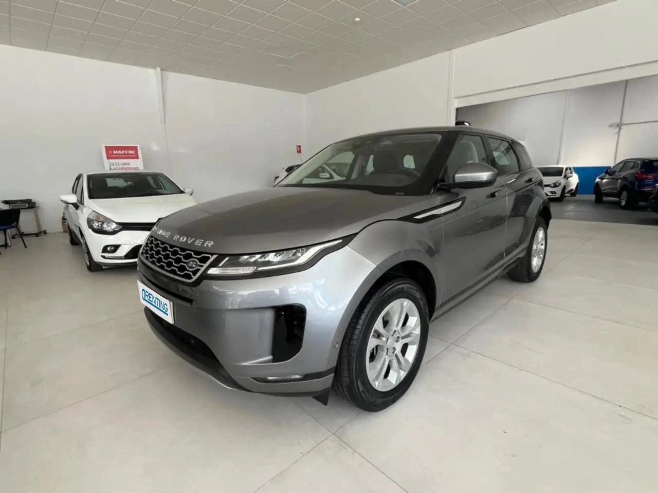 Renting Land Rover Range Rover Evoque 2.0D S FWD 150 Gris