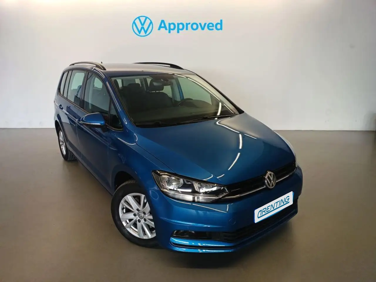 Renting Volkswagen Touran 2.0TDI CR BMT Business and Navi DSG7 85kW Azul