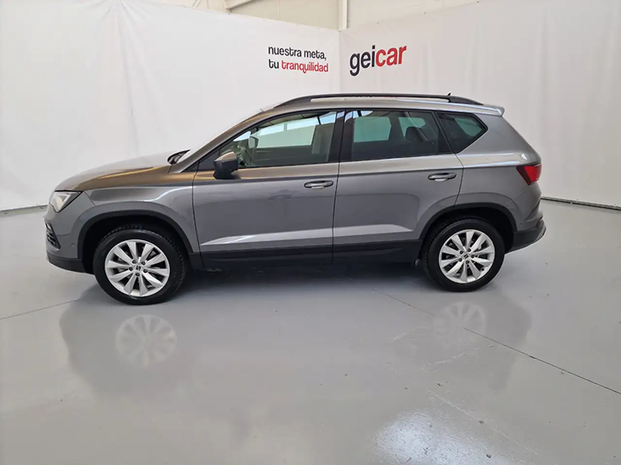 Renting SEAT Ateca 2.0TDI CR S&S Style XM 150 Gris 3