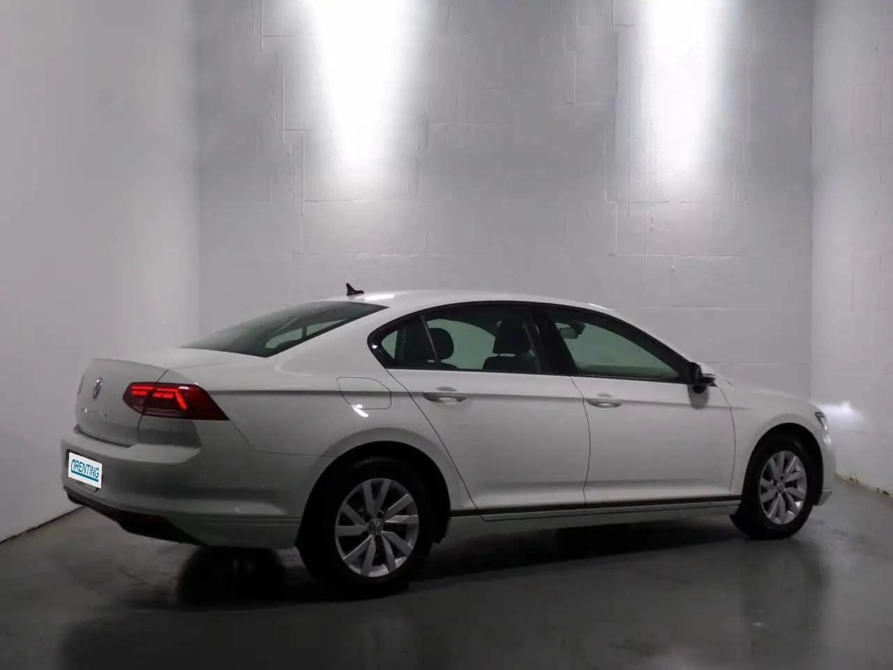 Renting Volkswagen Passat 2.0TDI EVO 110kW Blanco