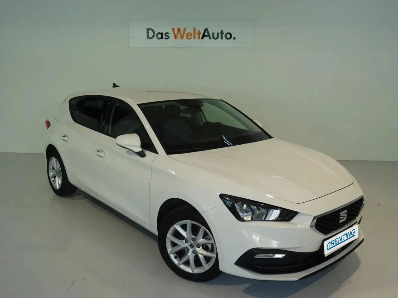 Renting SEAT Leon 2.0TDI S&S Style XS 115 Blanco