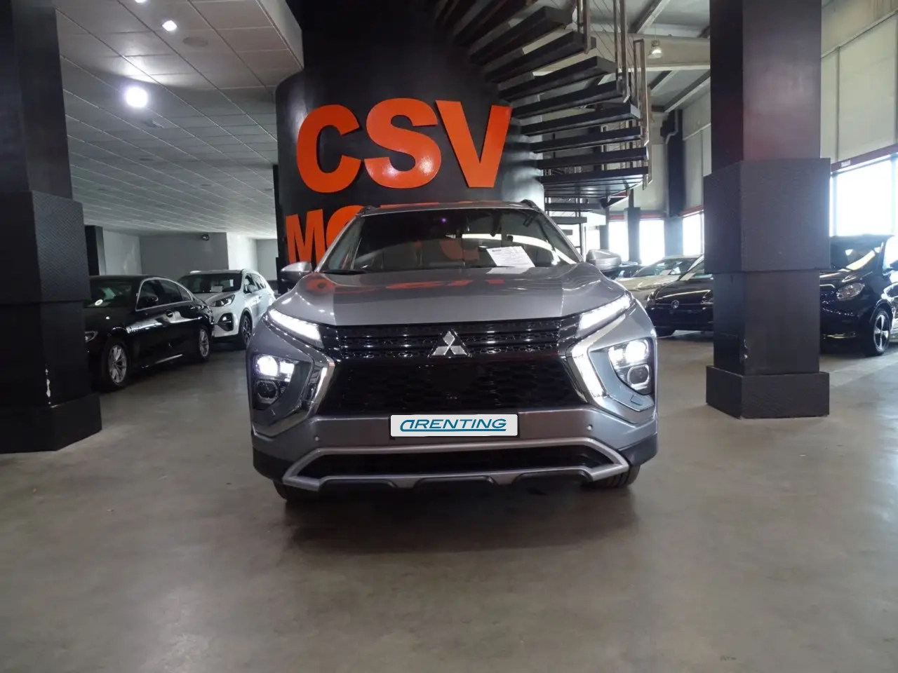 Renting Mitsubishi Eclipse Cross 2.4 PHEV Kaiteki Auto 4WD Plateado 1