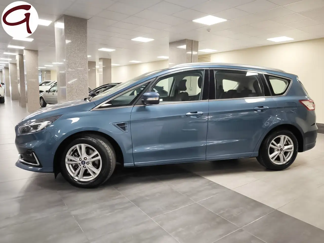 Renting Ford S-Max 2.5 Duratec FHEV Titanium Aut. 190 Azul 1