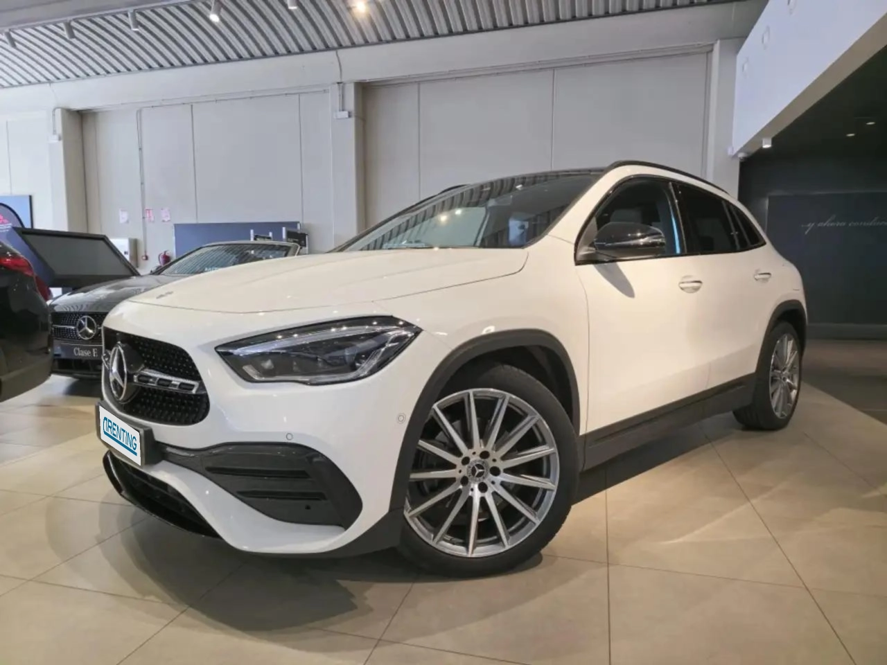 Renting Mercedes-Benz GLA 200 200d 4Matic 8G-DCT Blanco 1