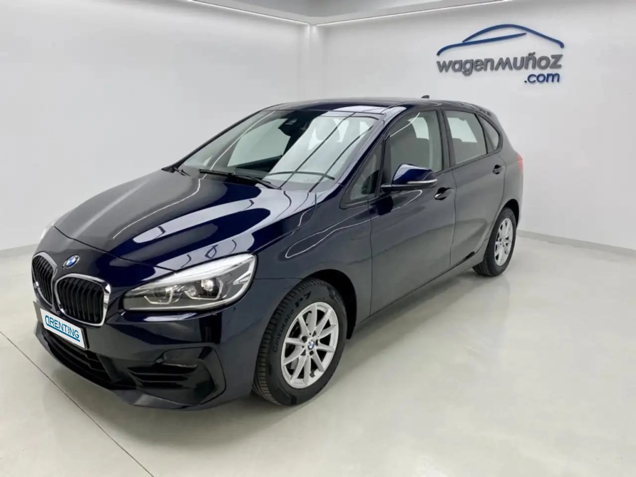 Renting BMW 216 216d Active Tourer Azul