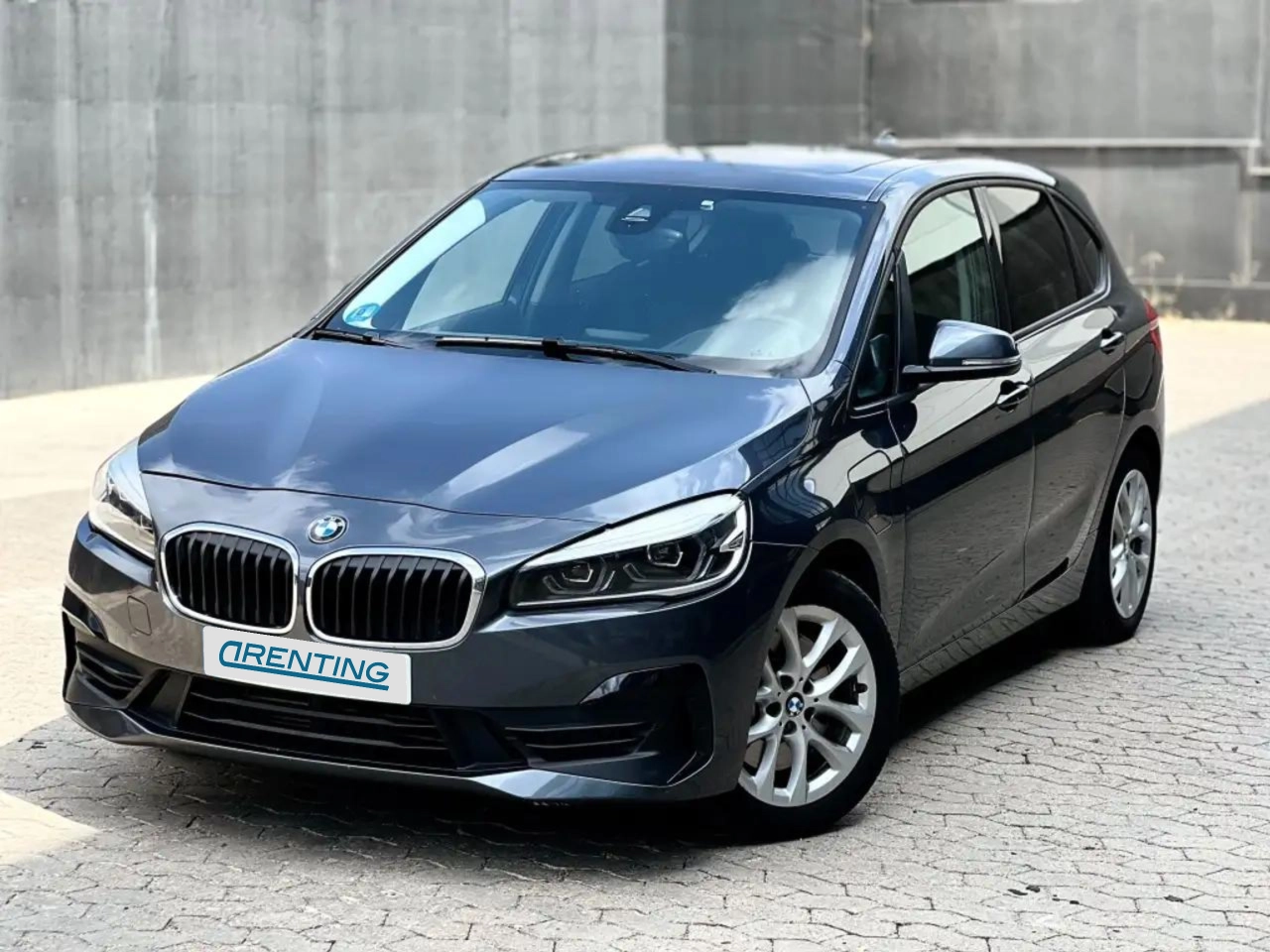 Renting BMW 225 225xe iPerformance Active Tourer Gris