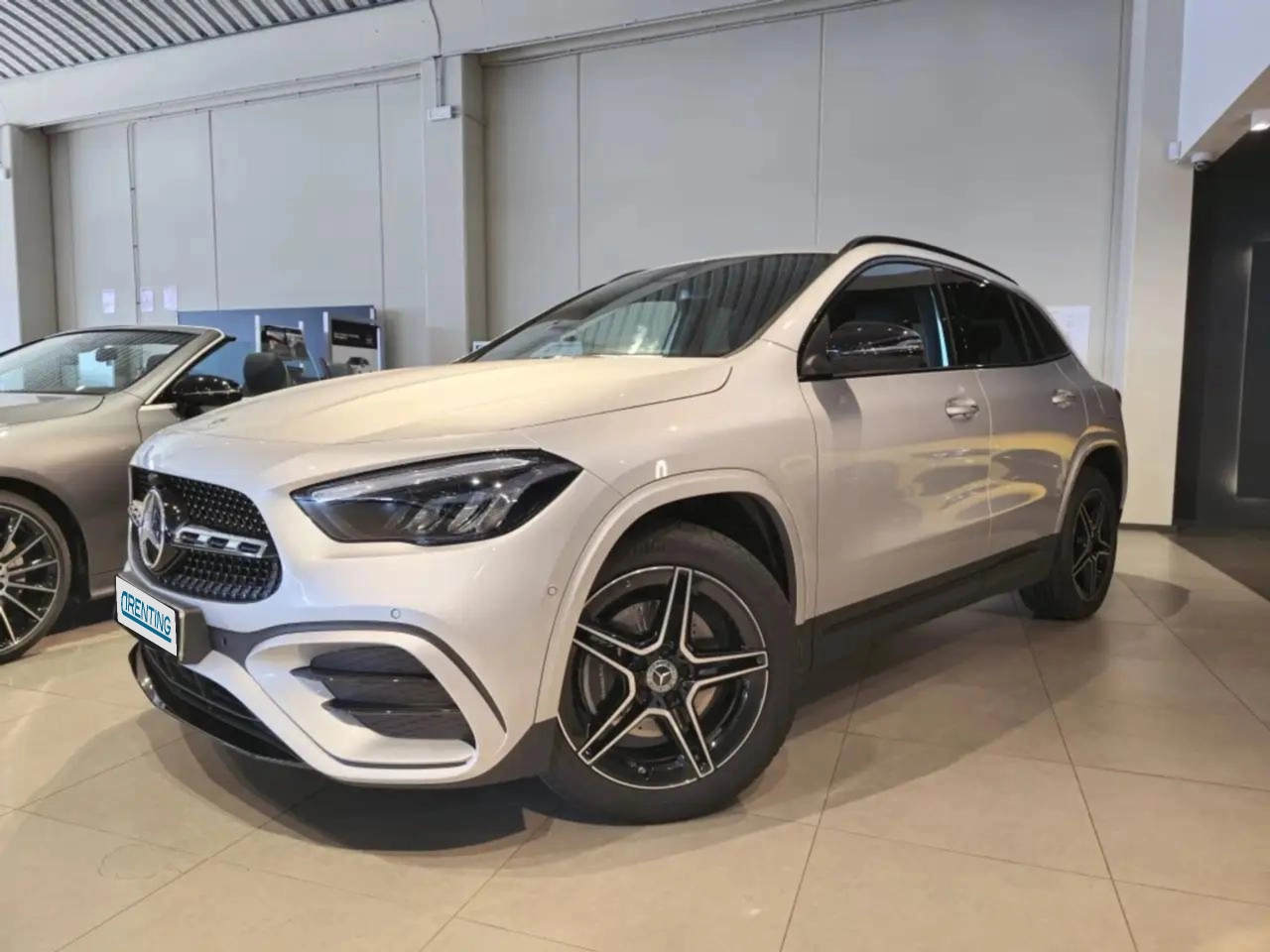 Renting Mercedes-Benz GLA 250 250e Plateado