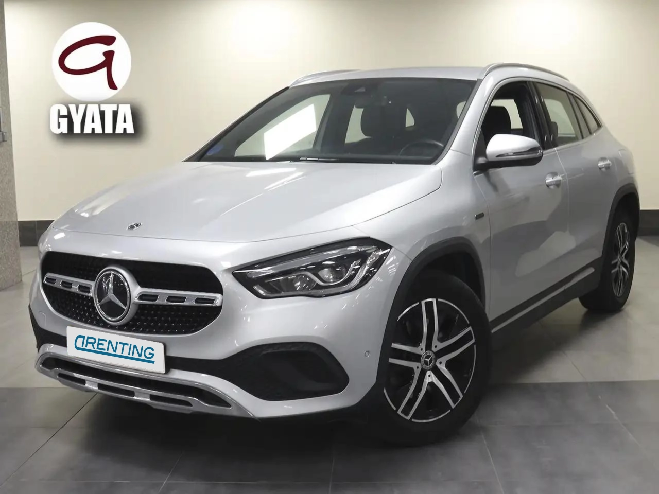 Renting Mercedes-Benz GLA 250 250e Plateado 1