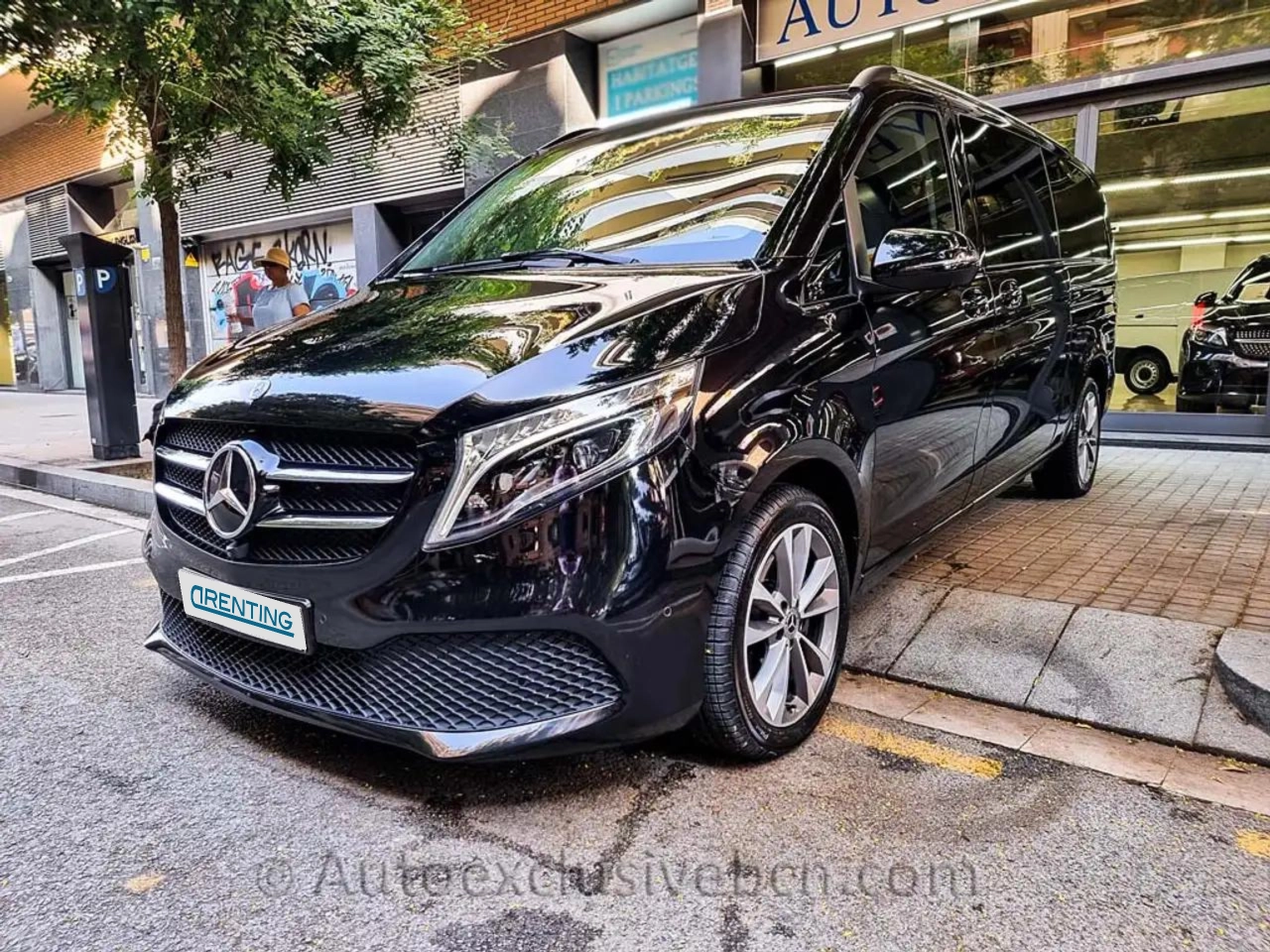 Renting Mercedes-Benz V 300d Extralargo Avantgarde Negro 1