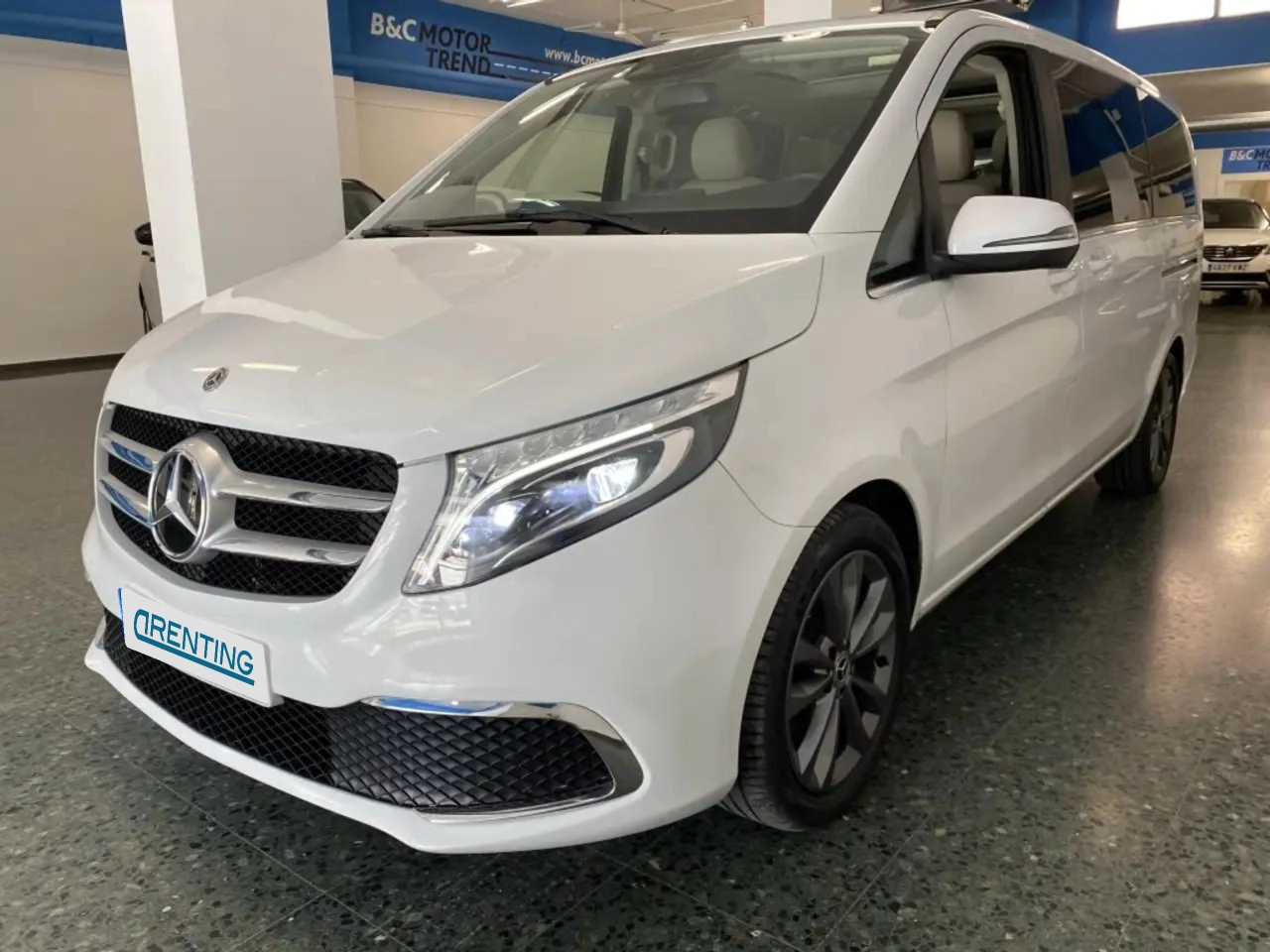 Renting Mercedes-Benz V 300d Largo Exclusive Blanco